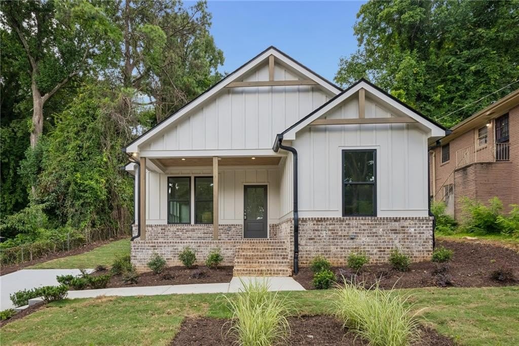 2050 Morehouse Drive NW – photo 2