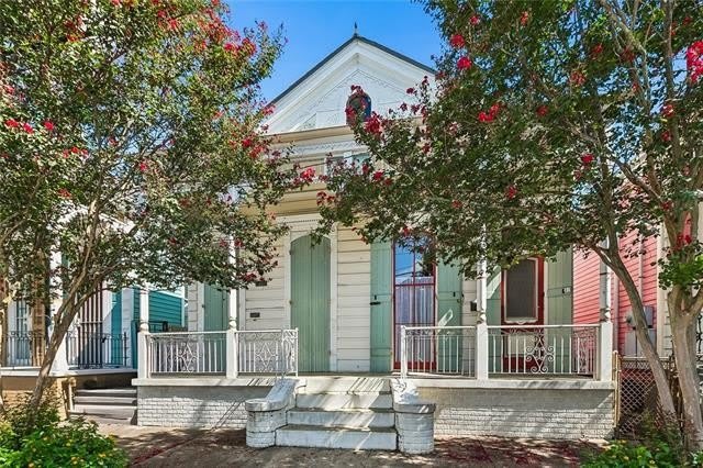 2327 Dauphine Street – photo 1