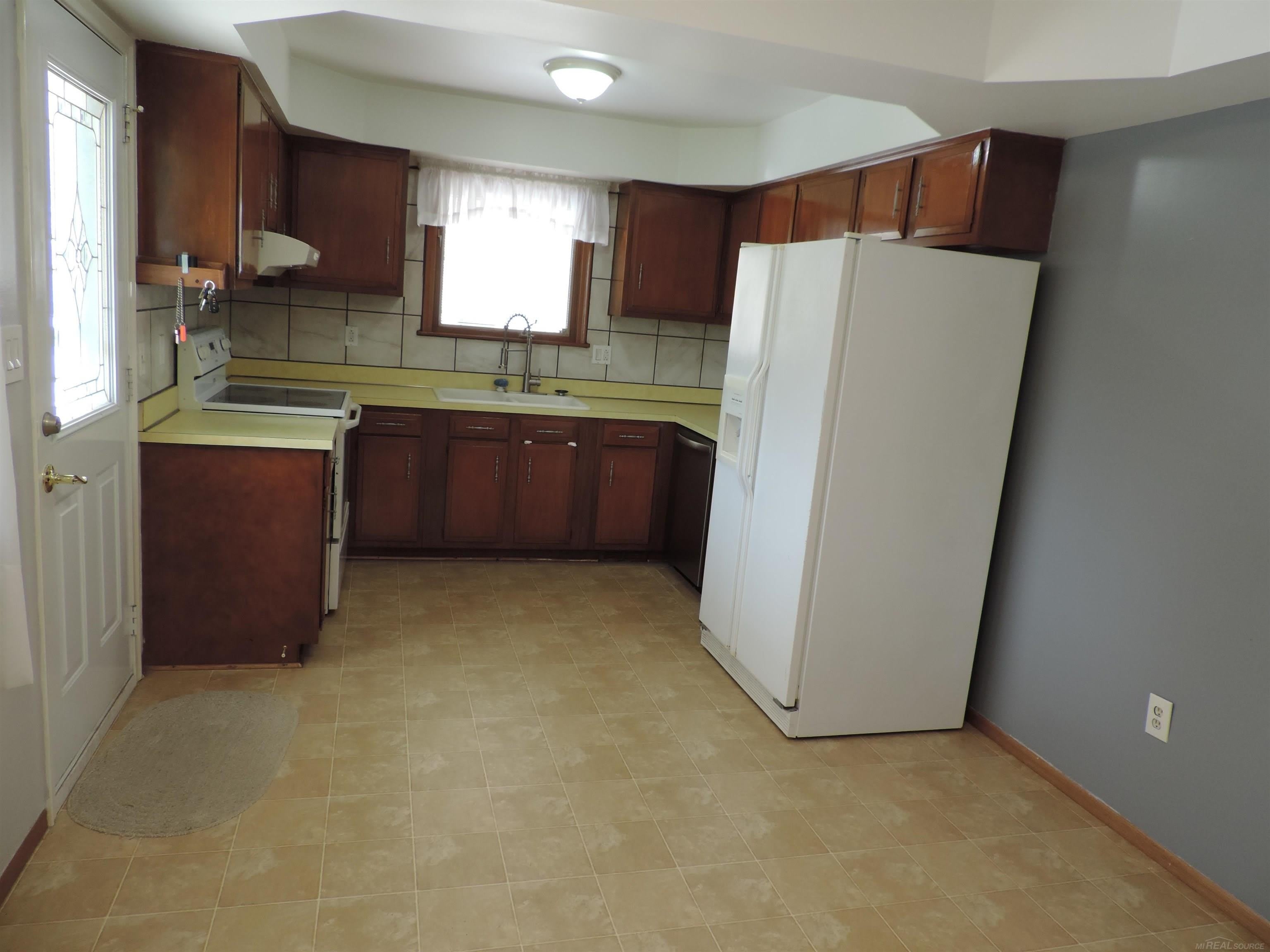 39127 Hyland Drive – photo 5