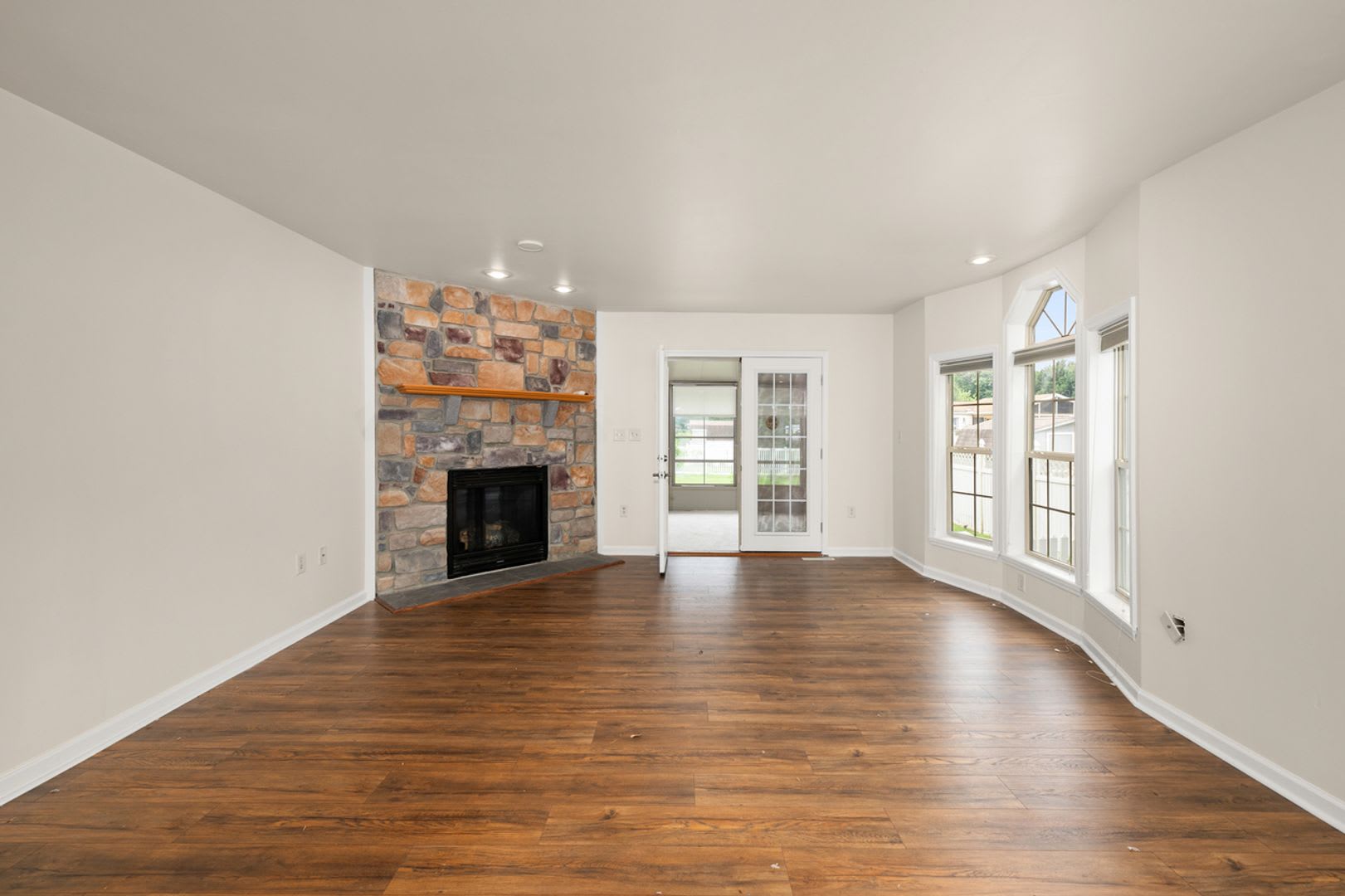 Milton Gem For Rent Spacious 3Br Home Pet Allowed Fireplace Sunroom Private Yard 2 495 00 Month – photo 2