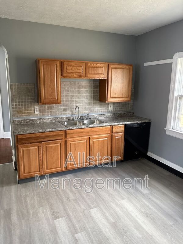 3255 E 139th Street – photo 2