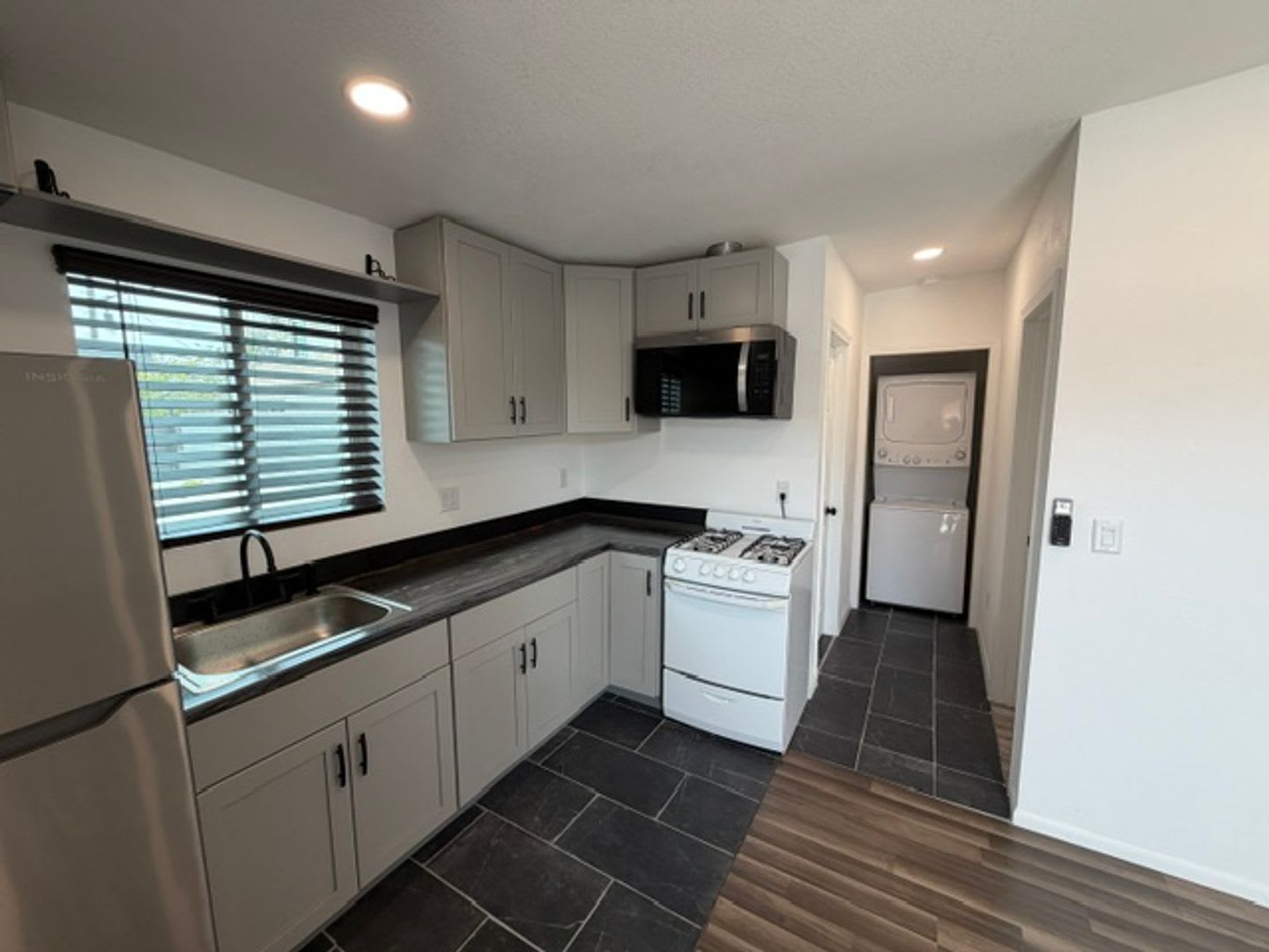 Brand New 1Bed/1Bath ADU – photo 2