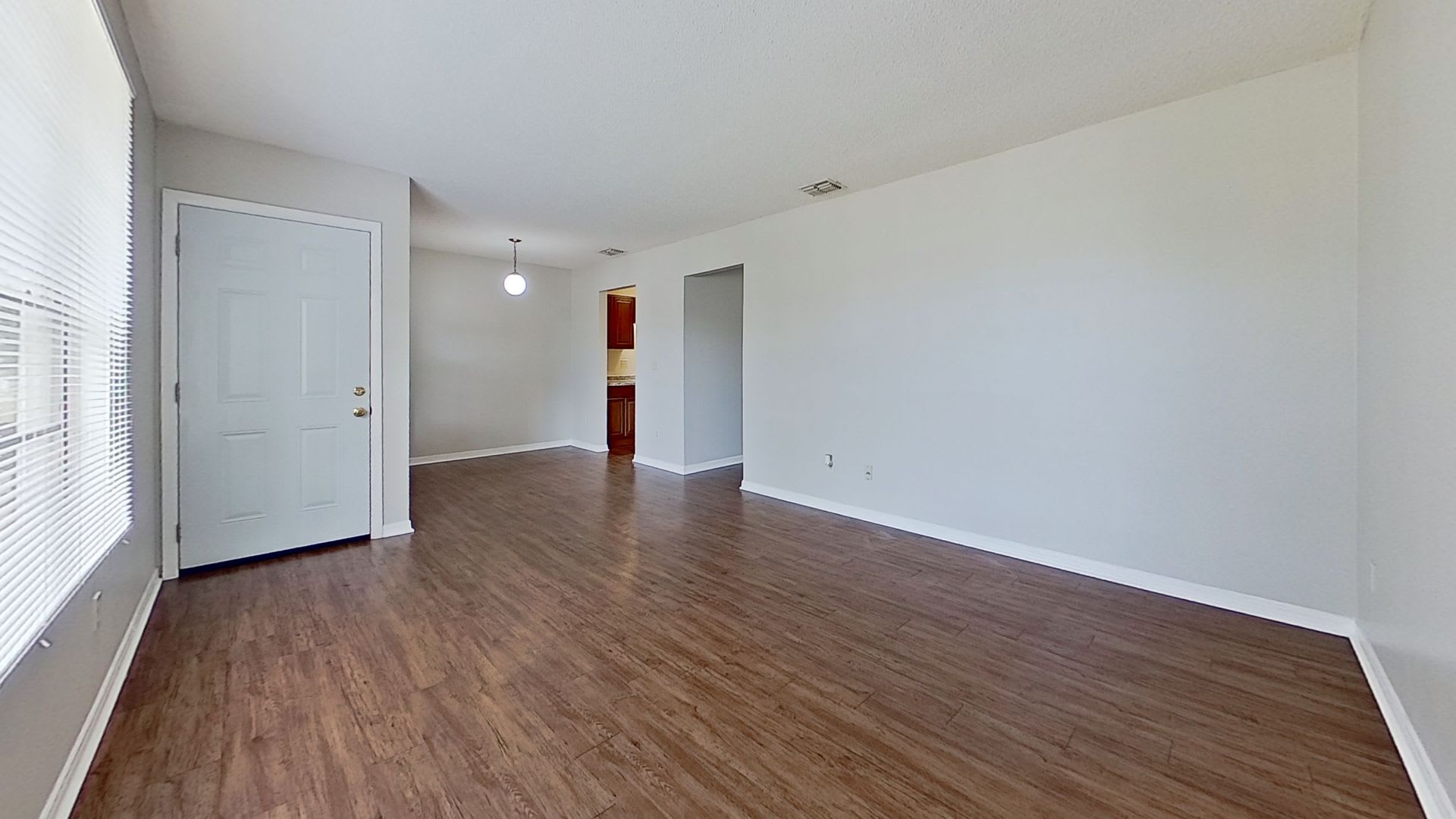 Beautiful Upstairs 2 bedroom 1 1/2 bath Apartment in Orange Park.! – photo 4