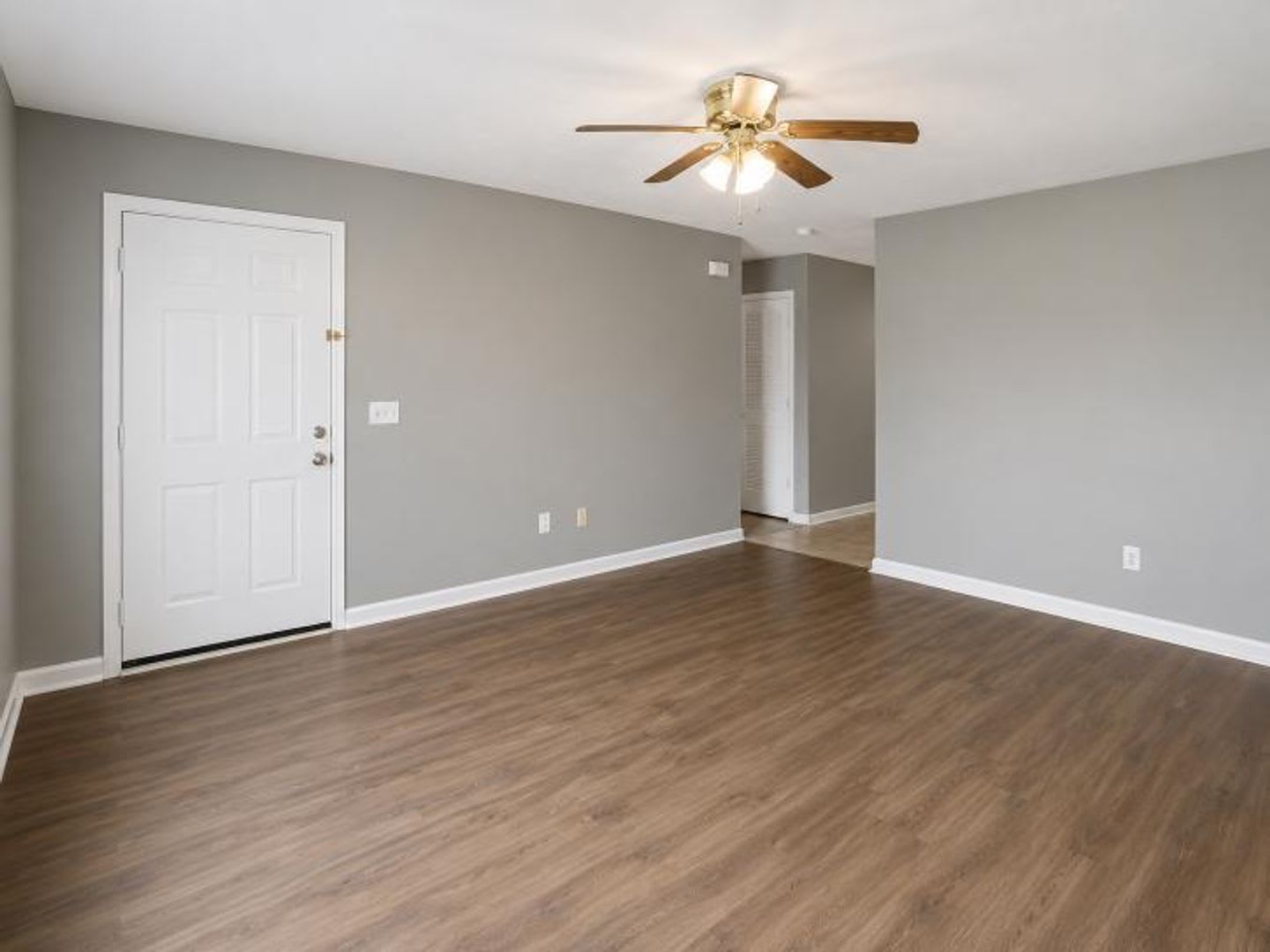 3 Bed 2 Bath Ranch home located close to post! – photo 4