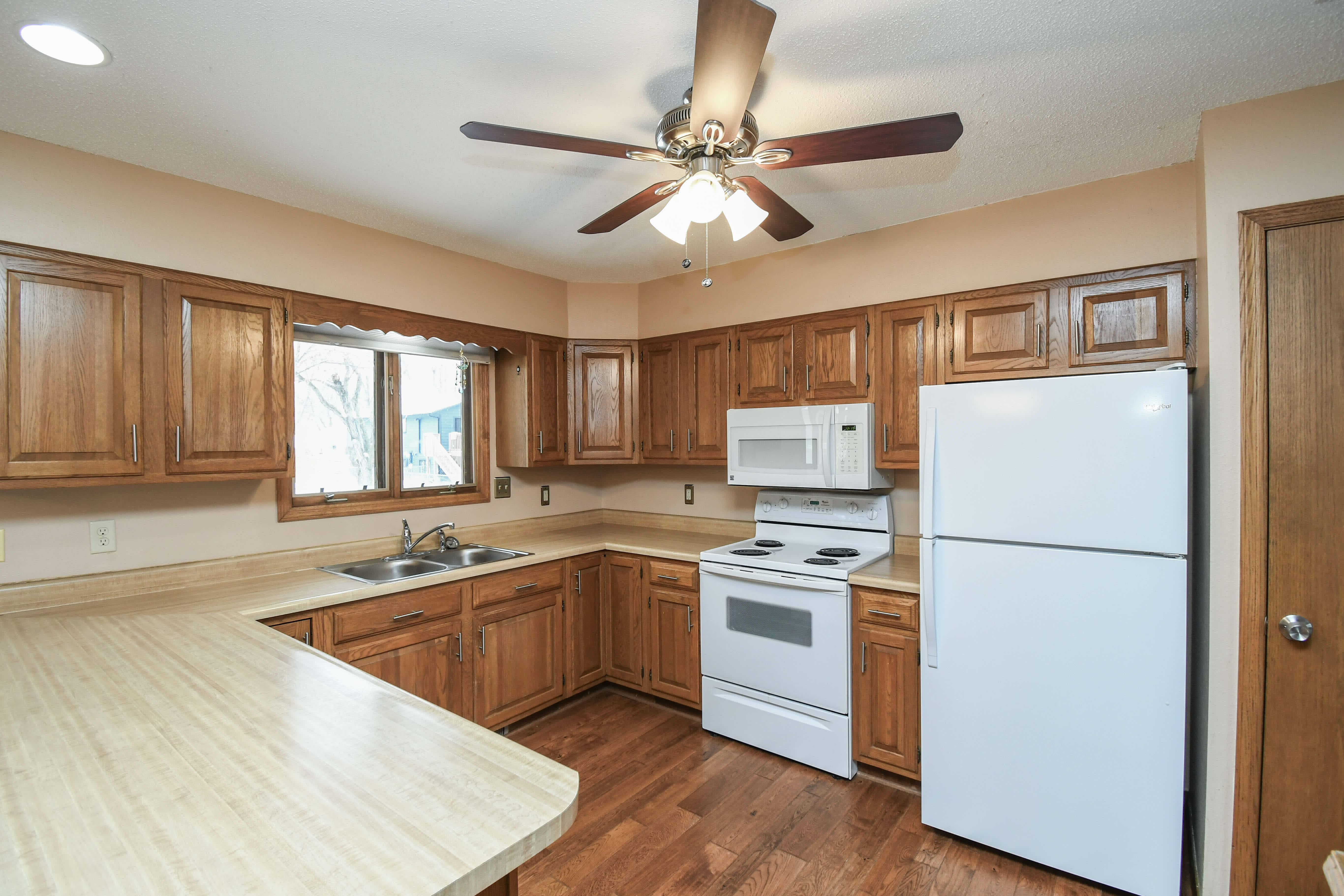 2213 South Wellington Avenue – photo 4