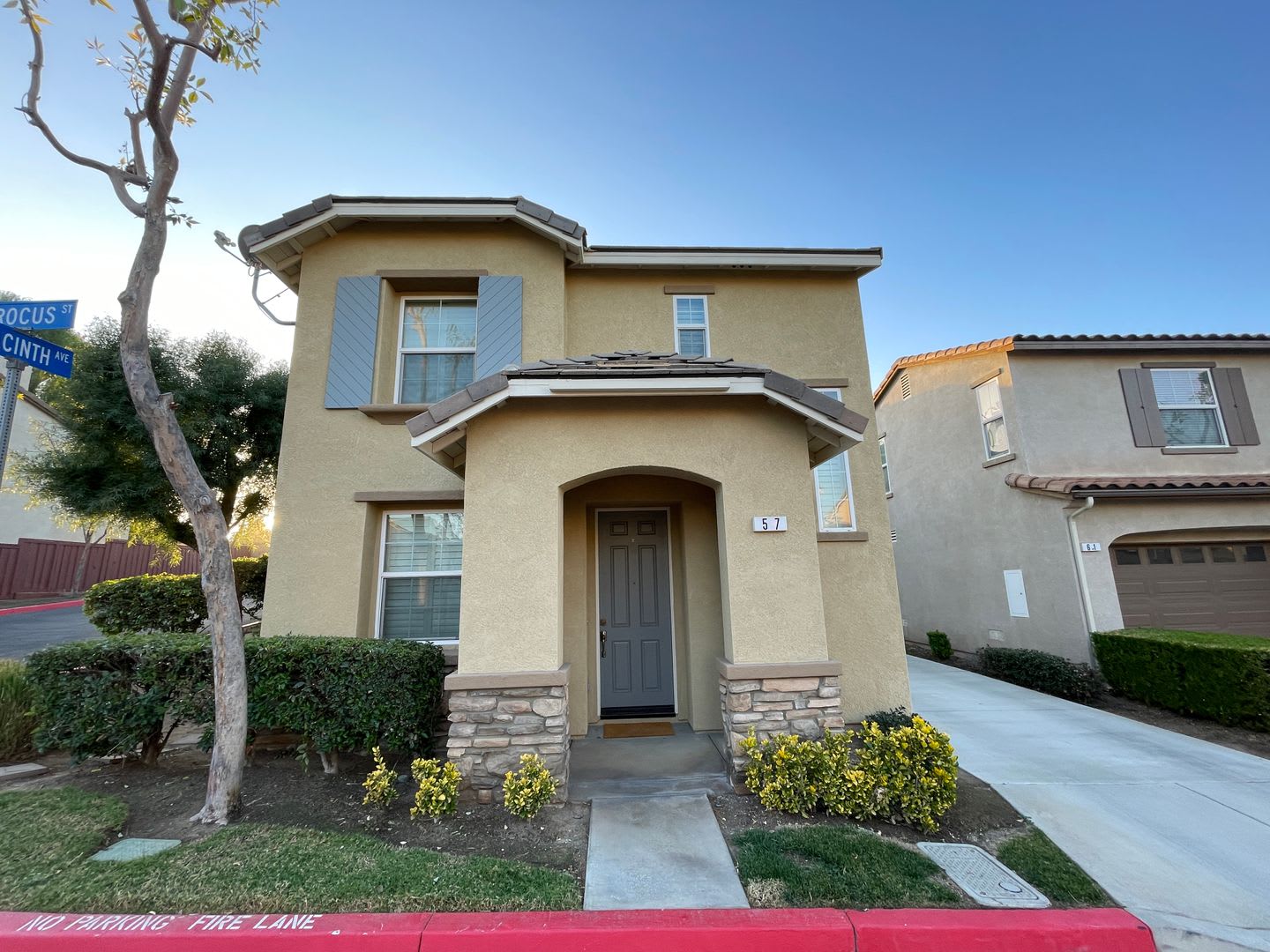 3 bedroom, 2.5 bath Home located in the Gated College Lane Community in Redlands, CA – photo 1