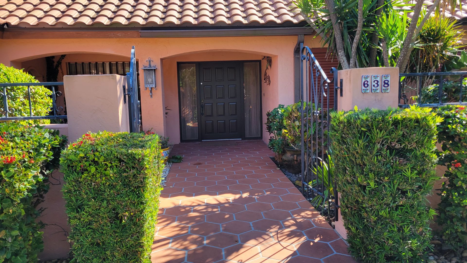 Season Short Term Large 4 3 Canal Home With Heated Pool – photo 3