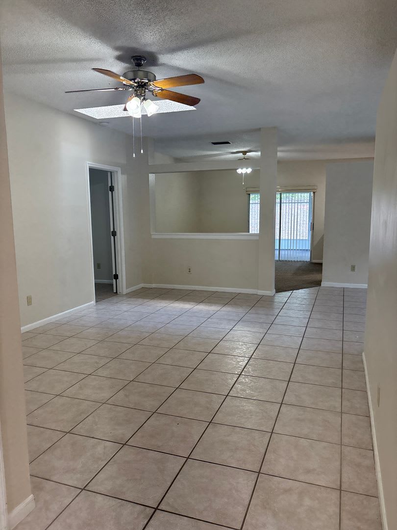 Hunters Creek 3 Bedroom 2 Bathroom Single Family Home – photo 3