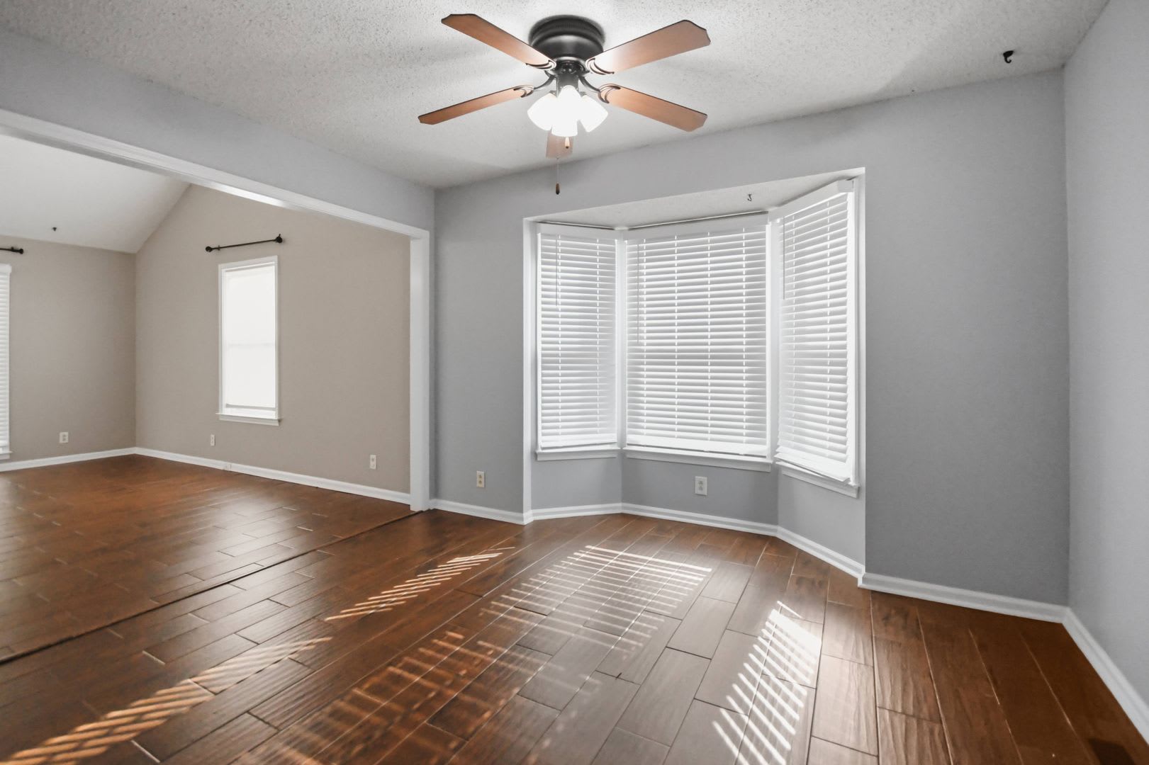 Pet Friendly Three Bedroom With Basement – photo 5