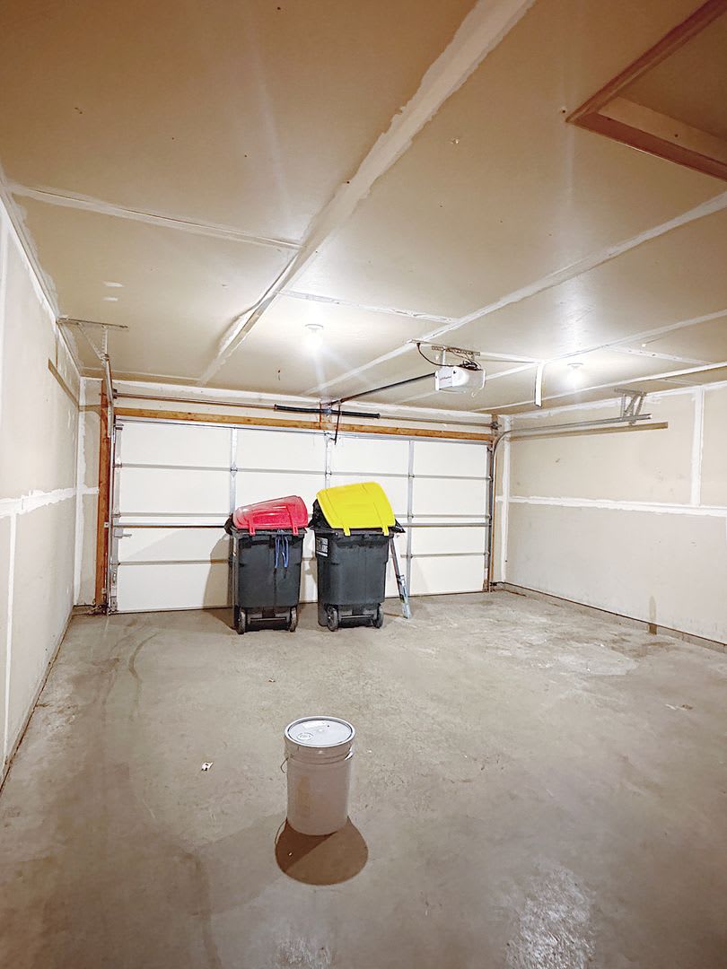 Spacious 3 Bedroom 2 Bath With 2 Car Attached Garage – photo 5