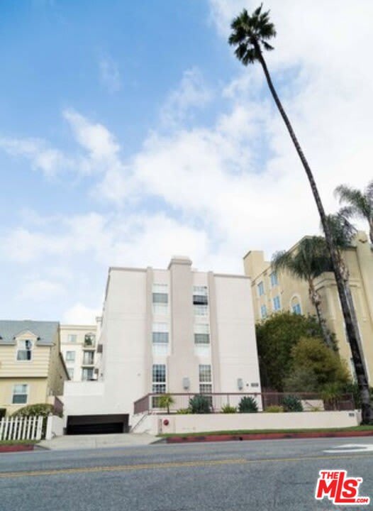 431 N Doheny Dr – photo 2