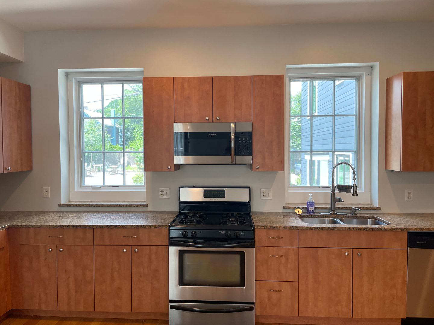 Newly Renovated Townhouse Style Condo for Rent in Providence! – photo 5