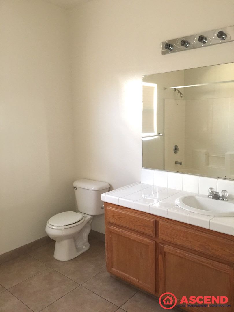 Spacious 5BD/2BA Home in Bakersfield's 93306 – photo 2