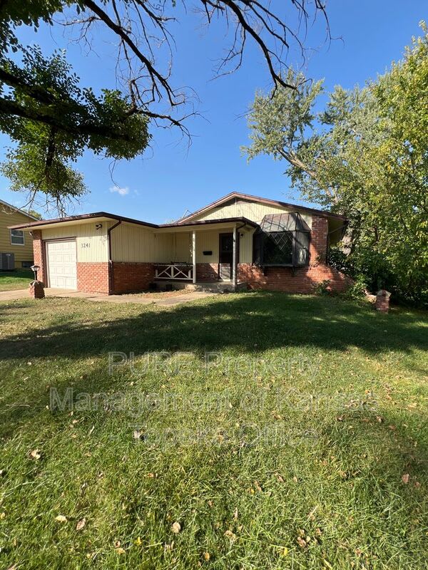 3241 SW 31st Terr – photo 2
