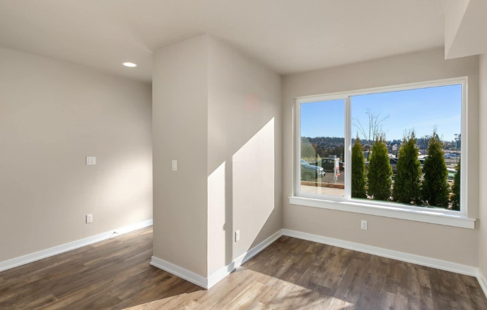 Stunning Newer Construction Home With 2 Master Suites Located In The Desirable Mountainside Heights Neighborhood Across From Mountainside High School Comes Either Furnished Or Unfurnished – photo 4