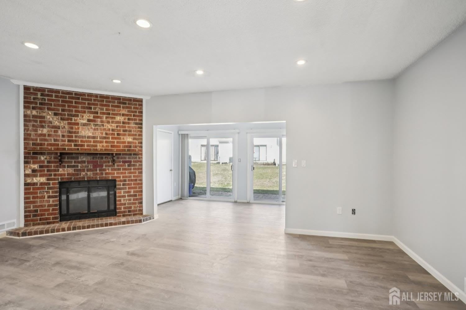 204 Hampshire Court – photo 3