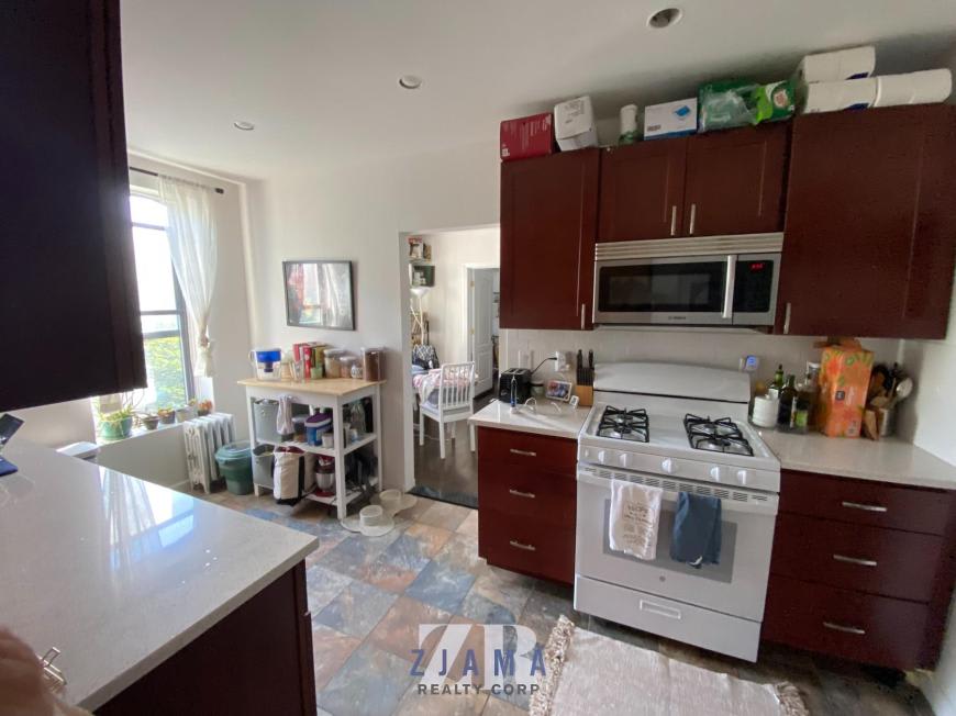 720 Degraw St – photo 2