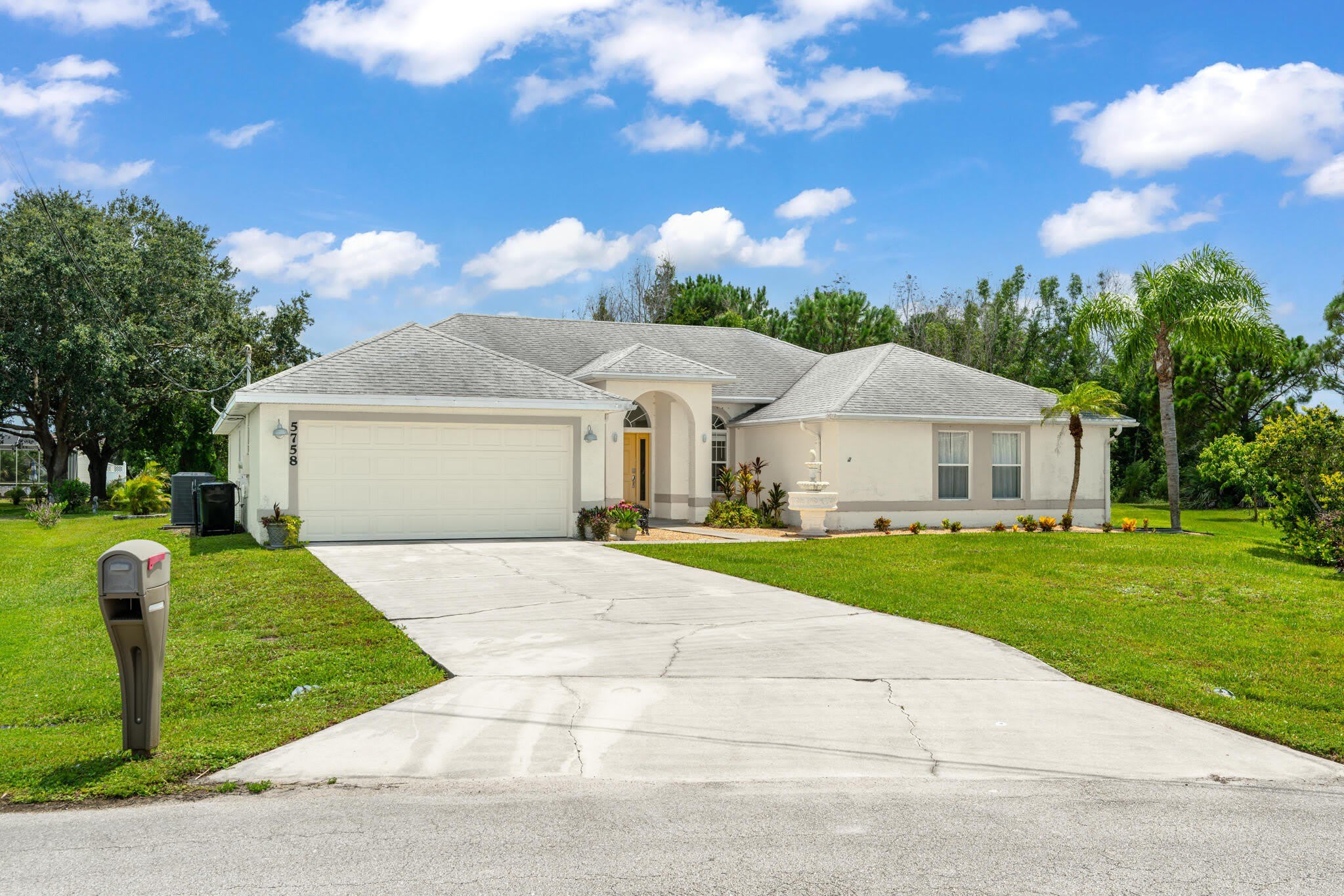 5758 Benbow Court – photo 2