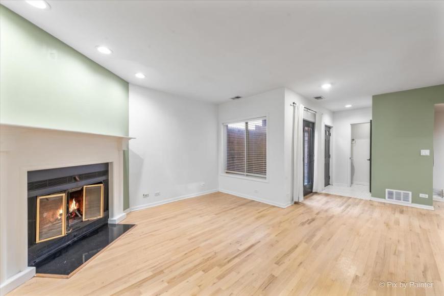 832 West Barry Ave. – photo 3