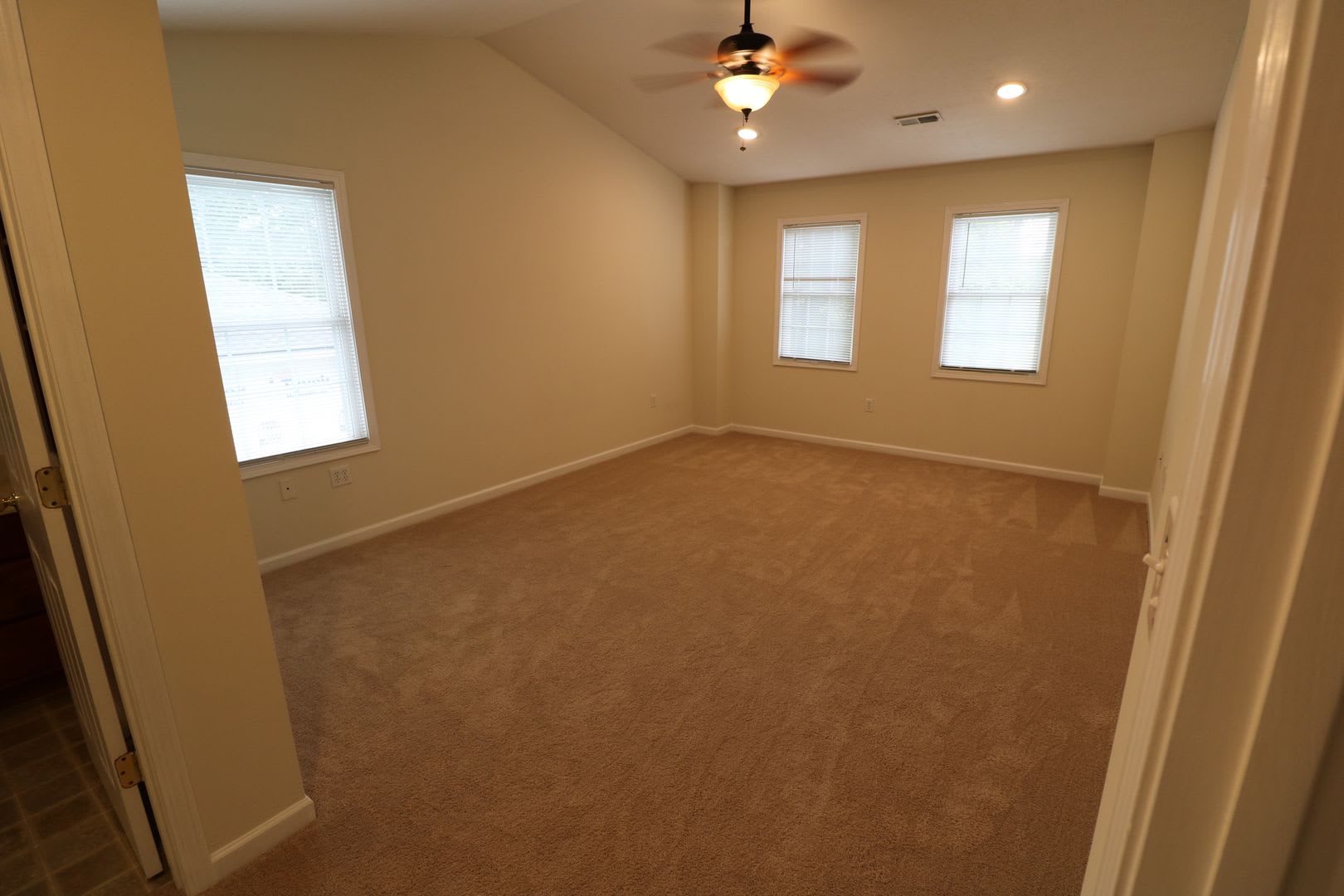 First month's RENT FREE! 3 Bedroom 3 Bath House Next to Campus – photo 5