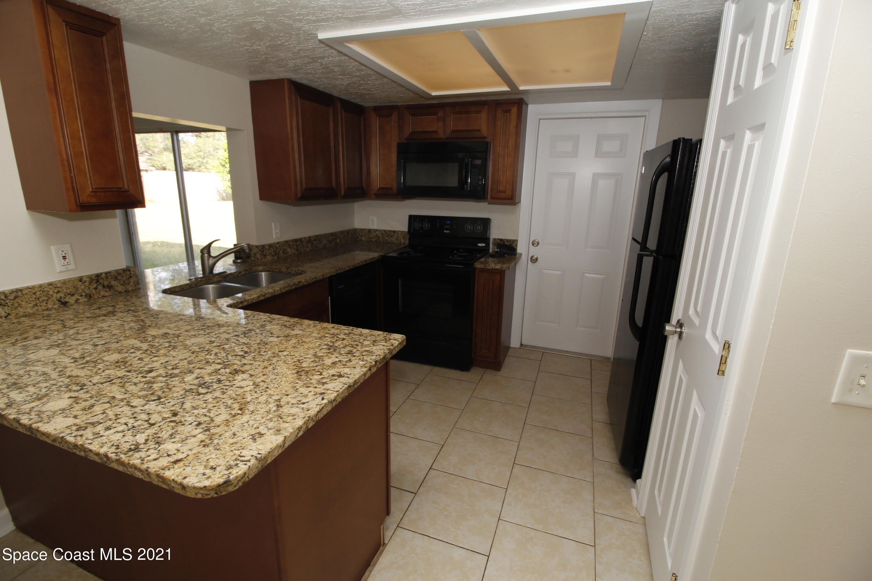 907 Commerce Road SE – photo 4