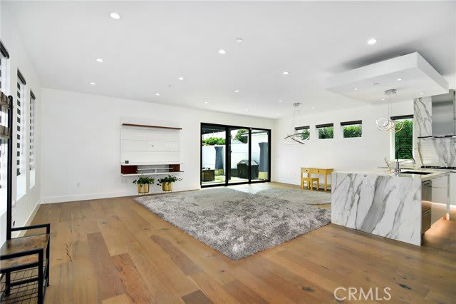 4829 Saloma Avenue – photo 2