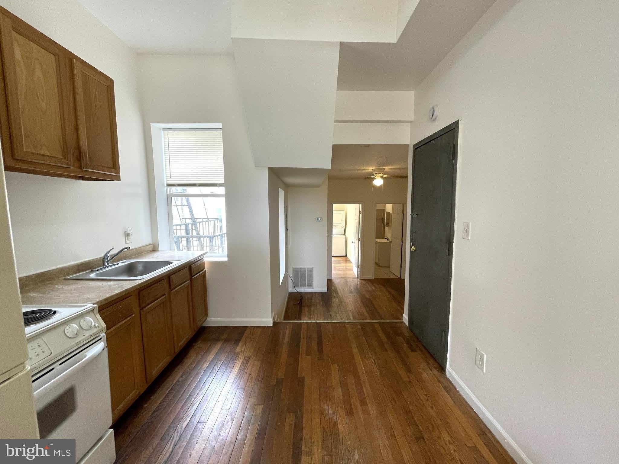 1021 N CAROLINE Street – photo 1