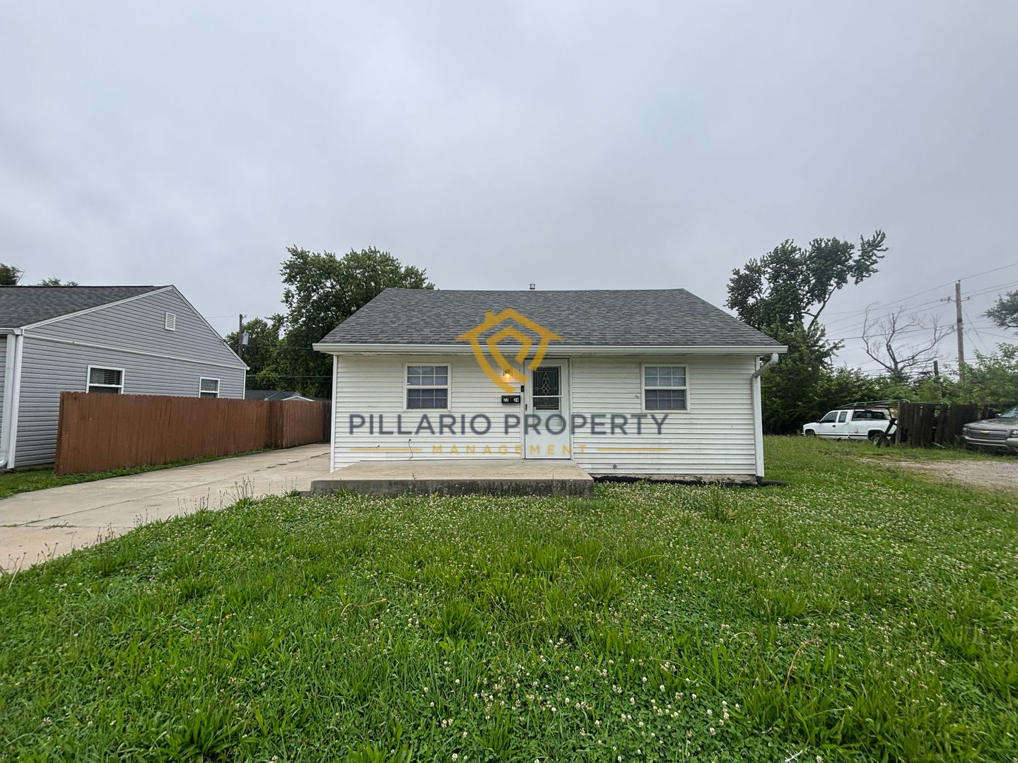 Charming 2-Bedroom Home with Spacious Yard Near Garfield Park, Available NOW! – photo 1