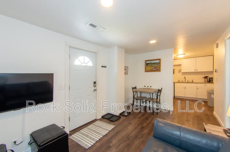 516 East 6Th Street C – photo 4