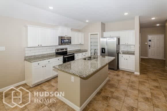 9200 Hawthorne Drive – photo 3
