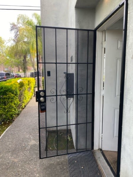 2635 Alhambra Boulevard – photo 2