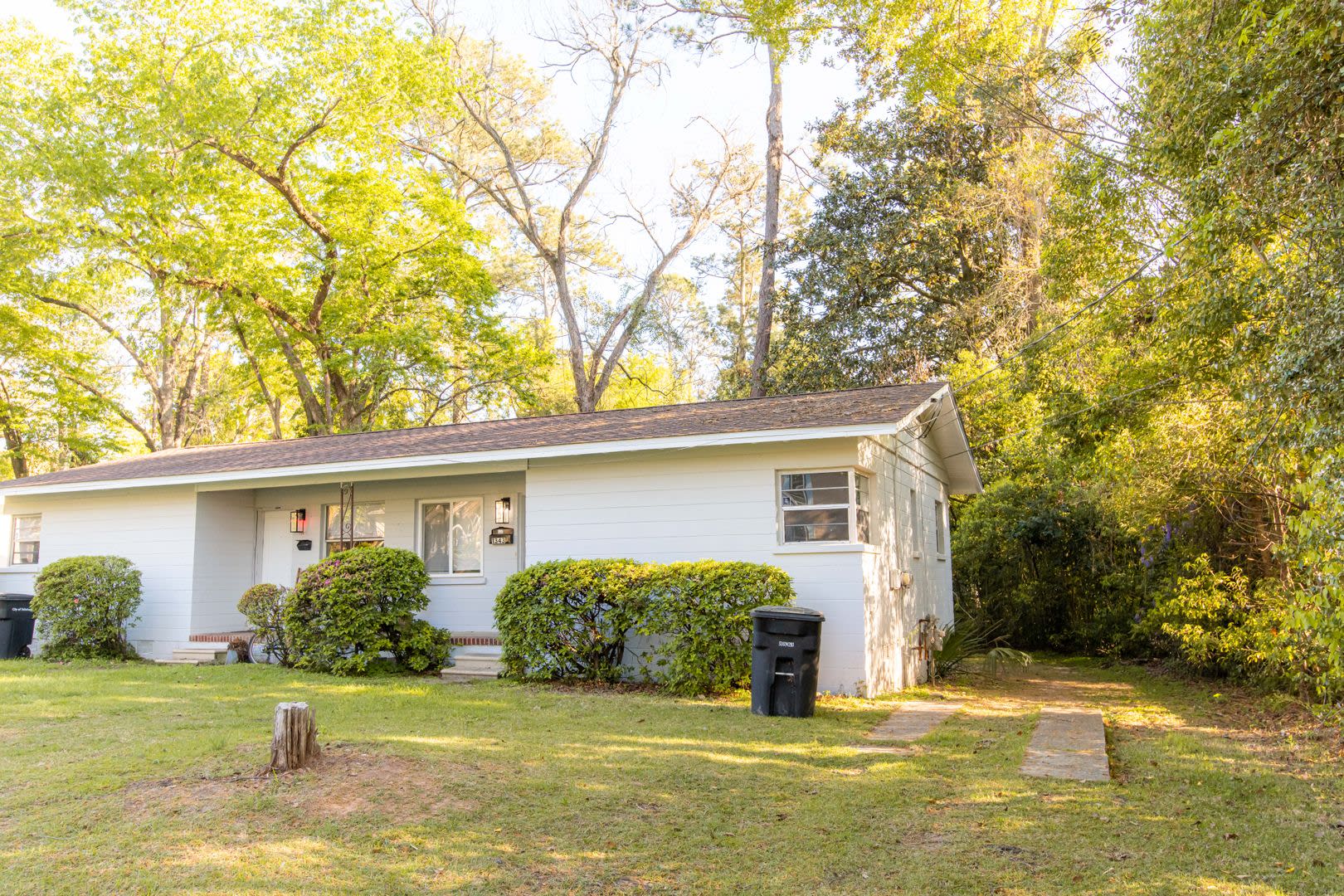 2 Bedroom / 1 Full Bath – photo 2