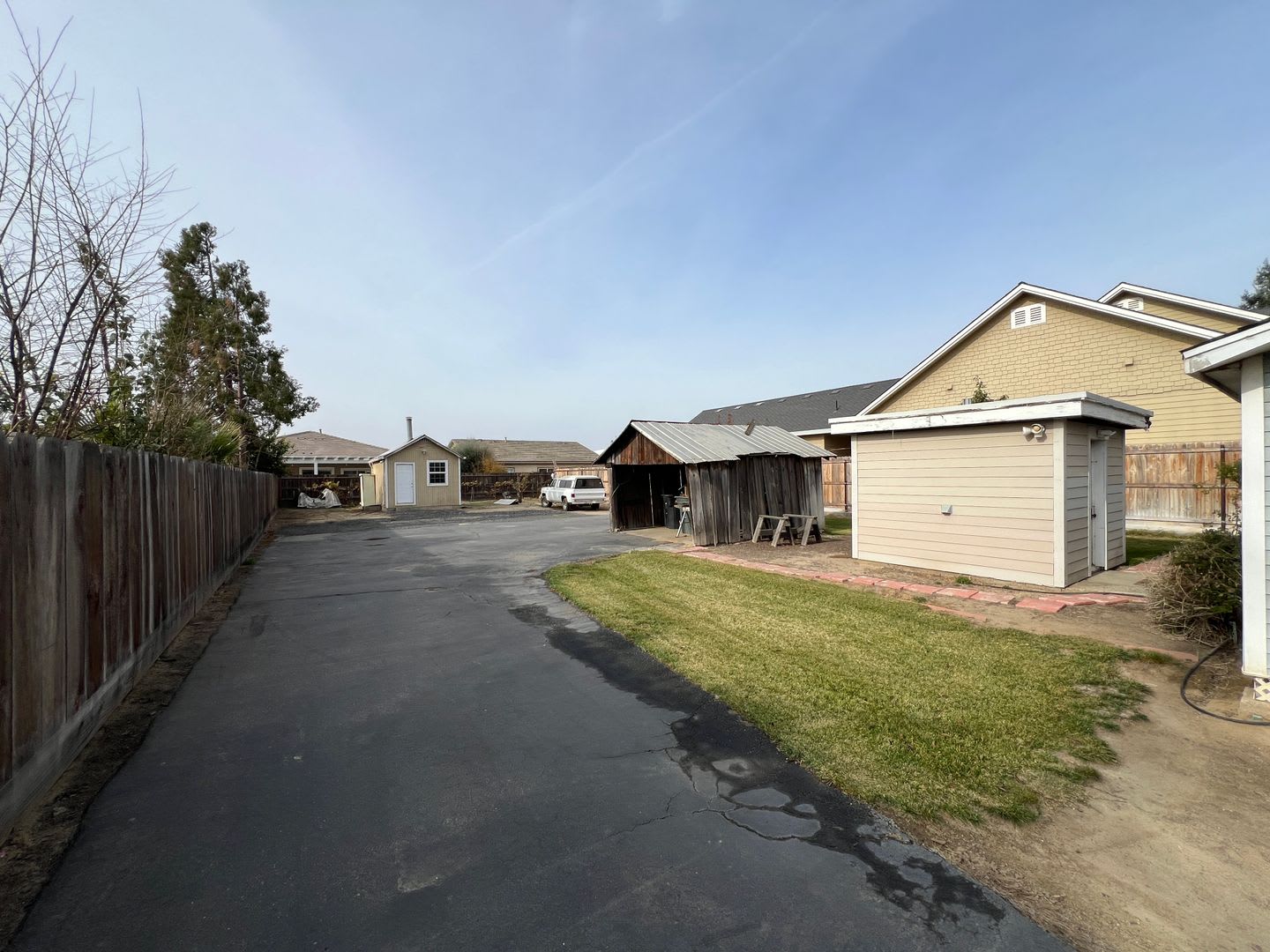 Nostalgic 3-bedroom Farmhouse in Hughson! – photo 5