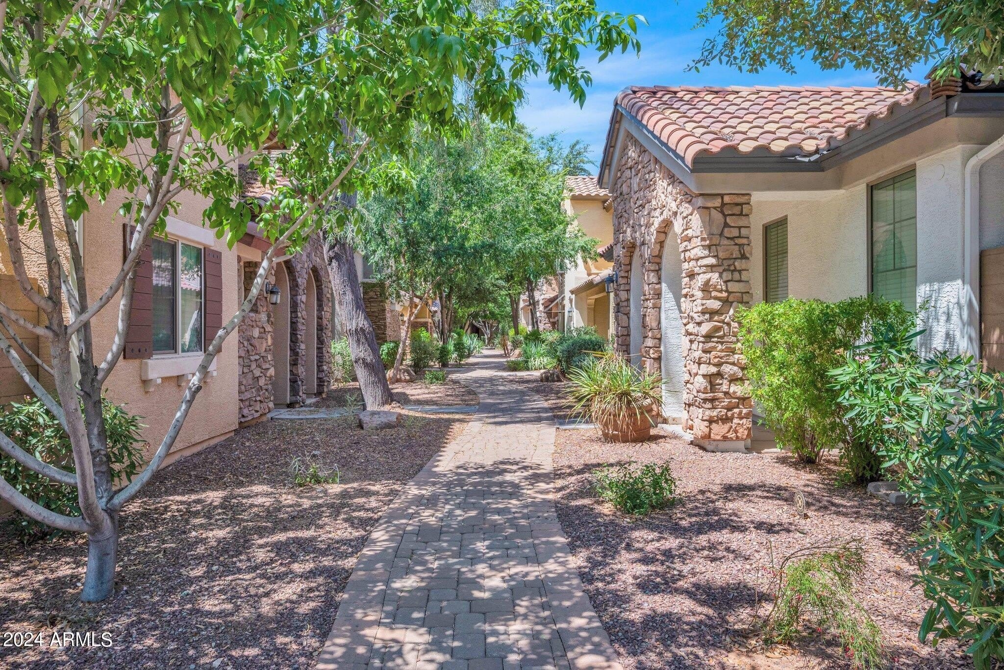 2532 E Vermont Drive – photo 3