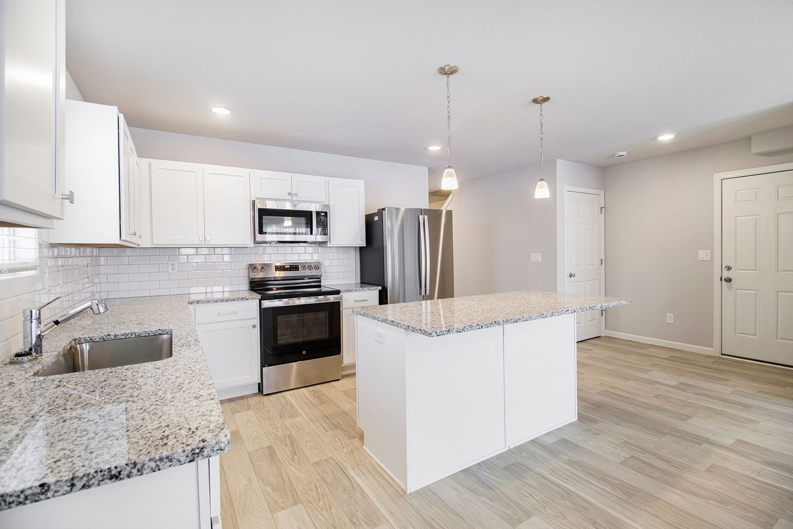 910 Dora Lane – photo 4