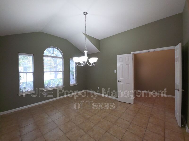 18401 Hees Ln – photo 5
