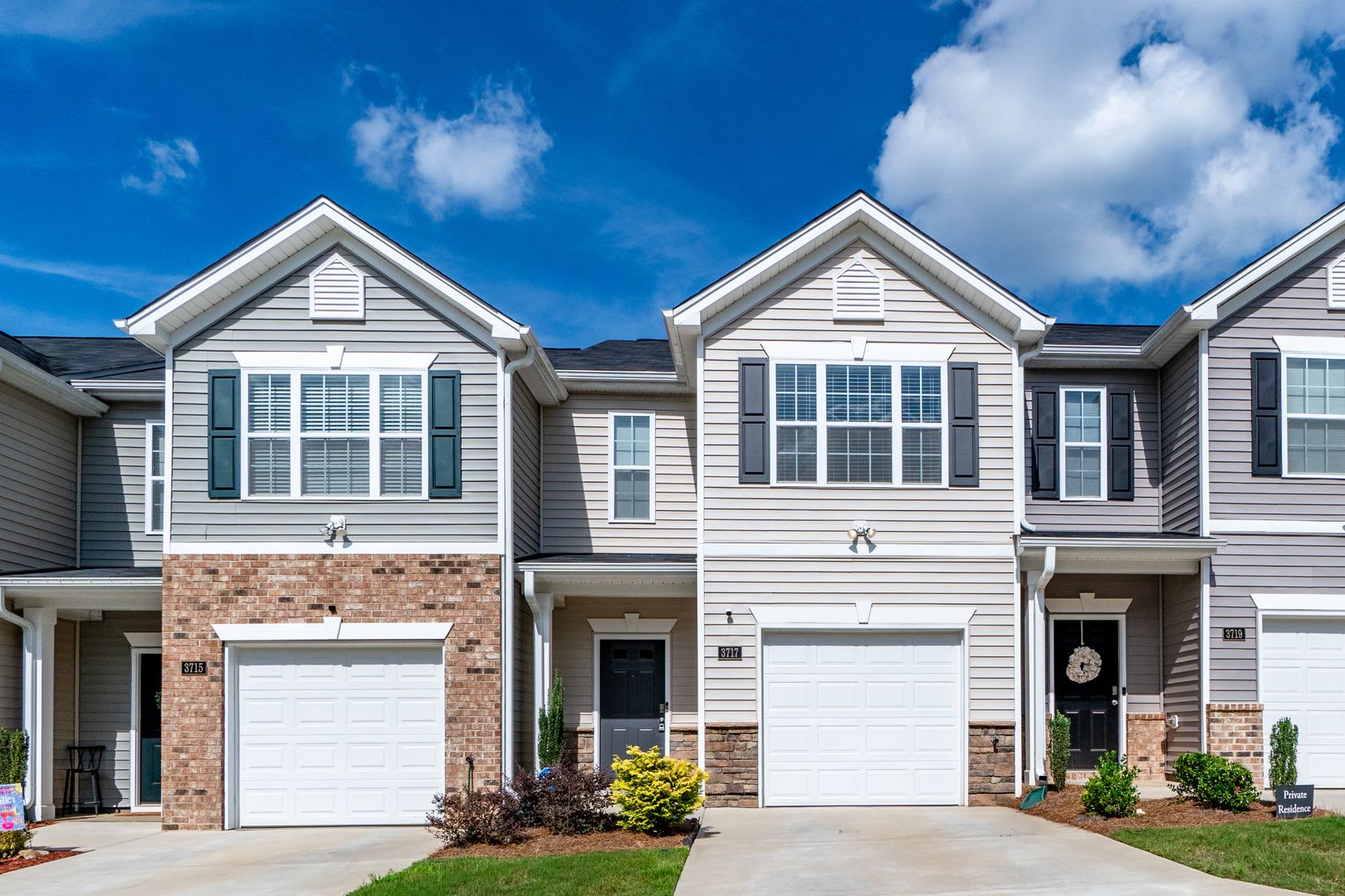 Townhome in a great location! – photo 1