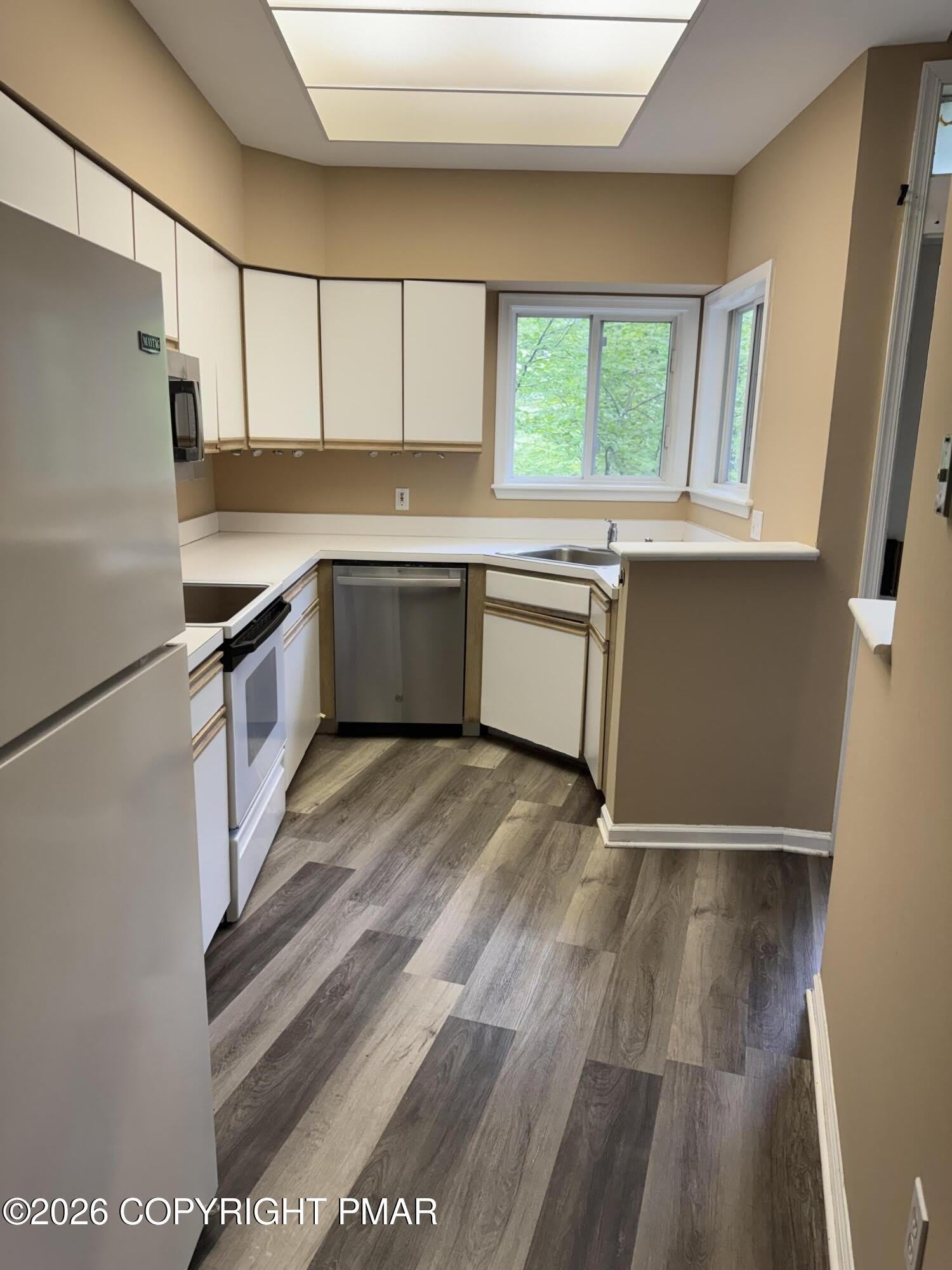 143 Huntington Drive – photo 3