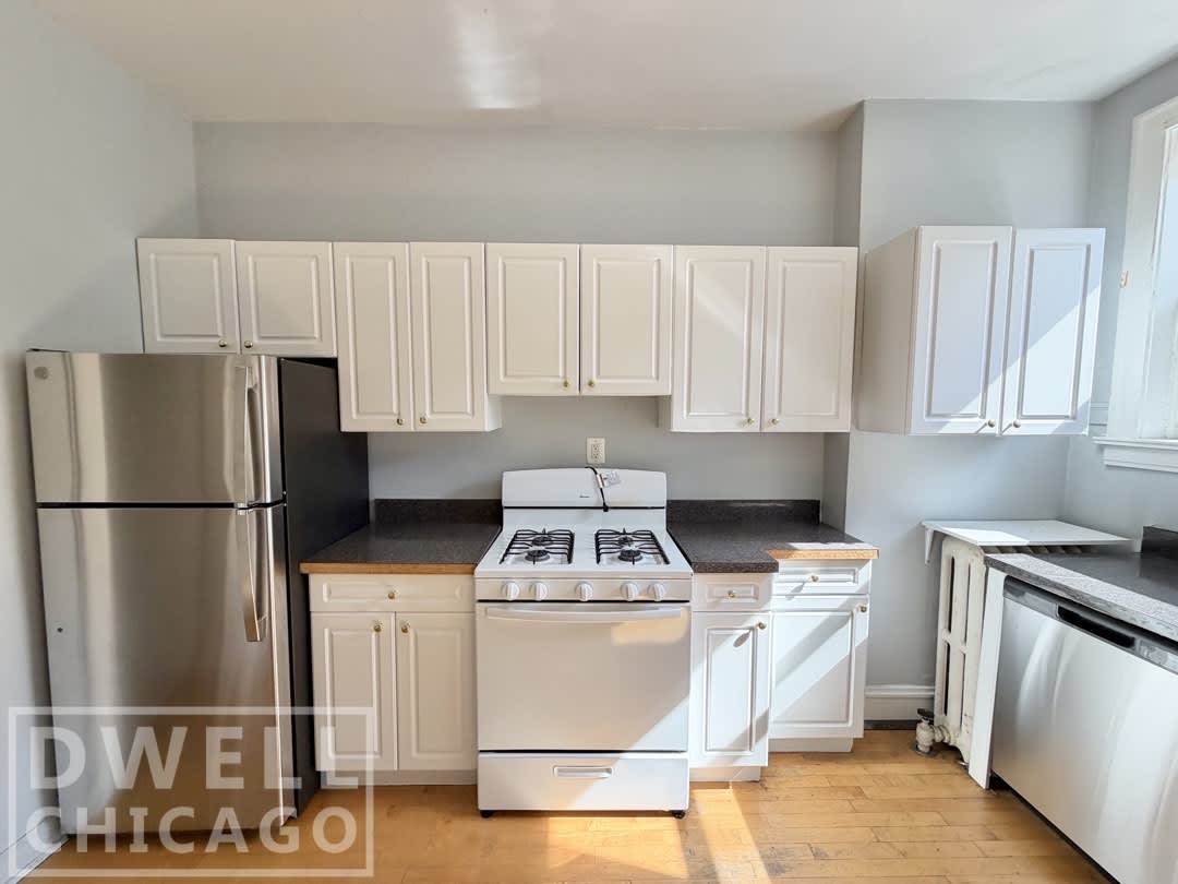 327 Kedzie St – photo 2