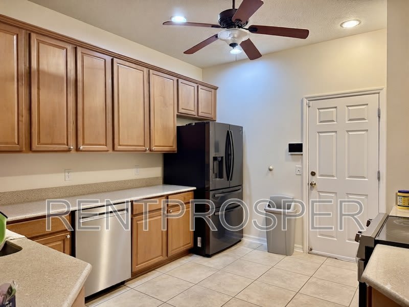 449 Glastonbury Dr – photo 3