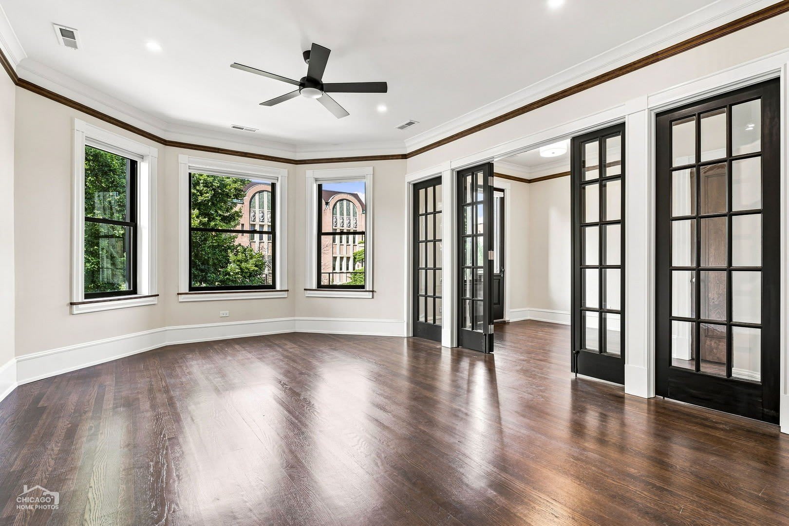 5829 N Kenmore Avenue – photo 2