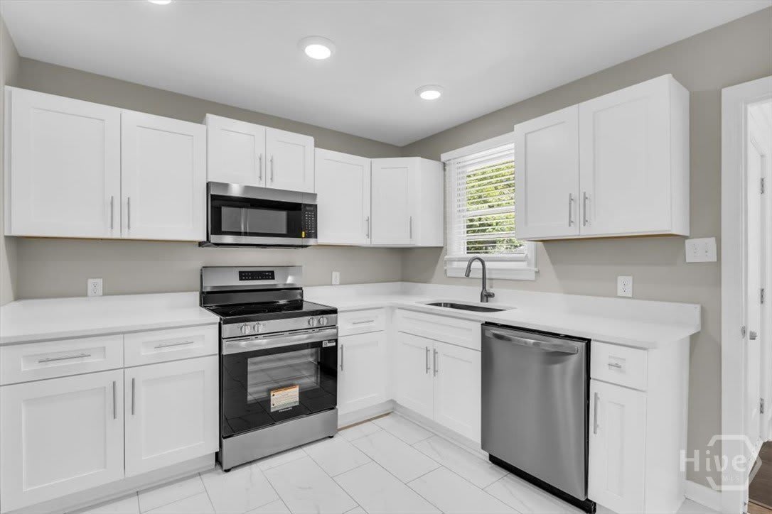 928 W 38Th Street – photo 3