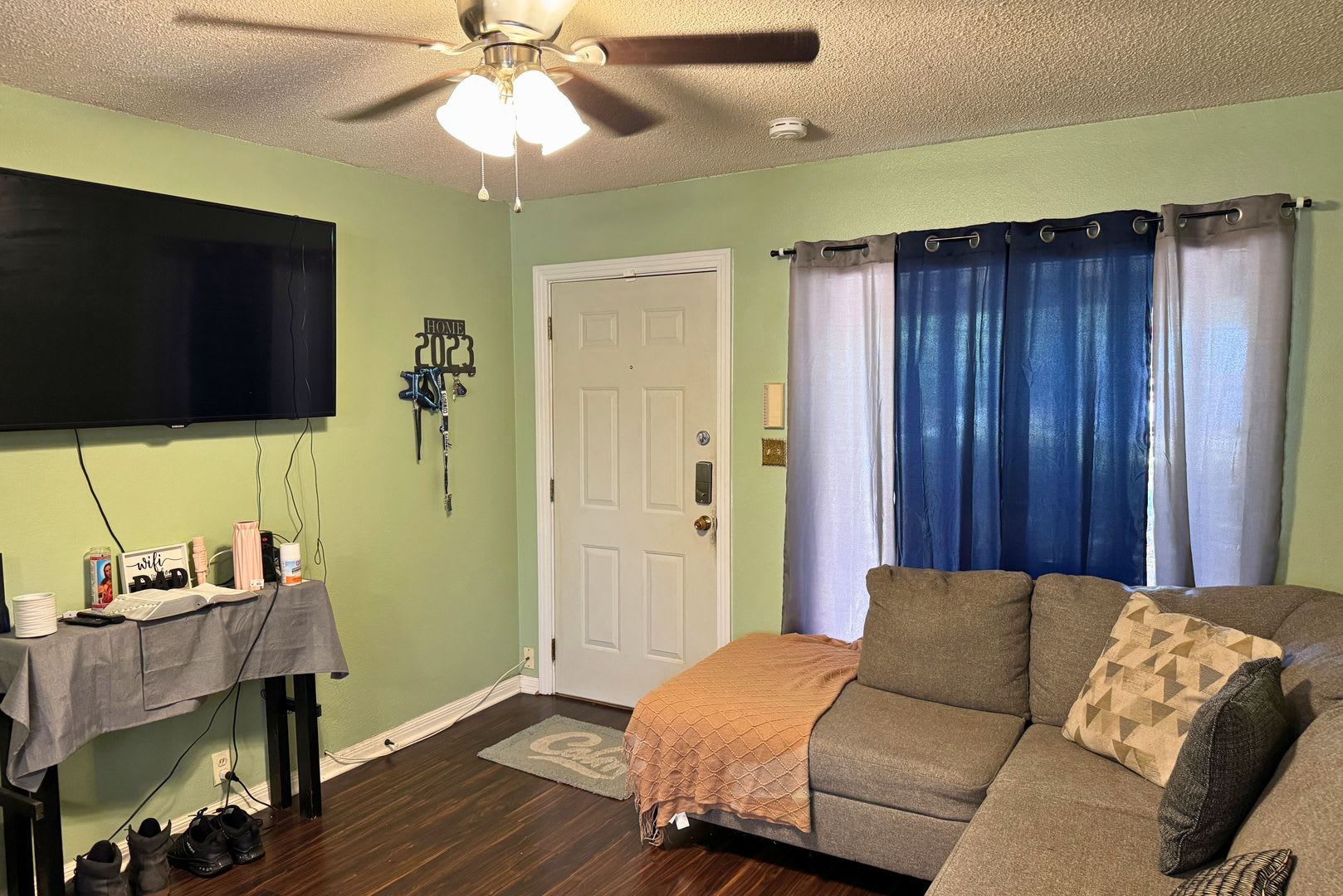 2 Bed 1 Bath With Character In Ray Massie! – photo 3
