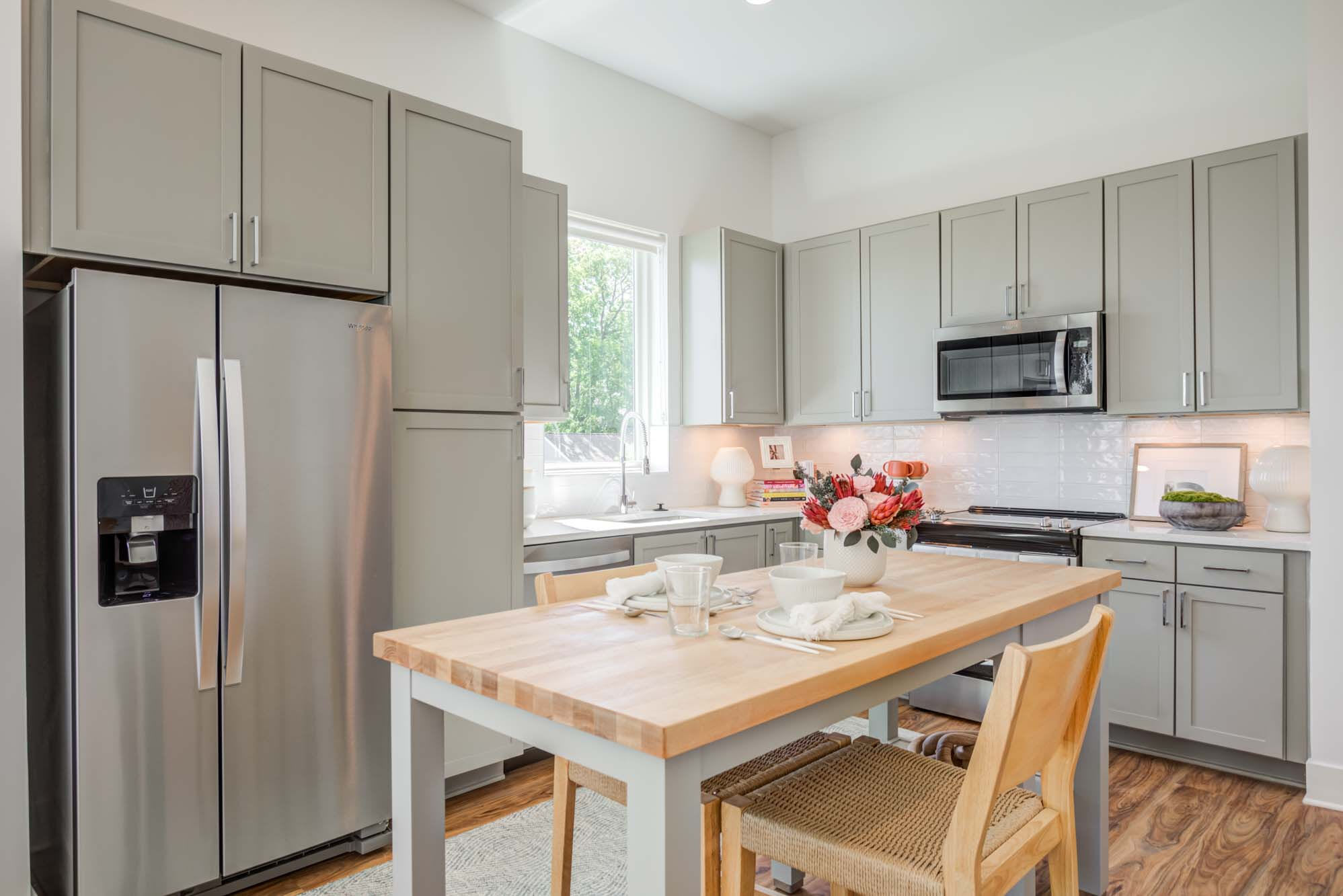1015 Scovel St – photo 4