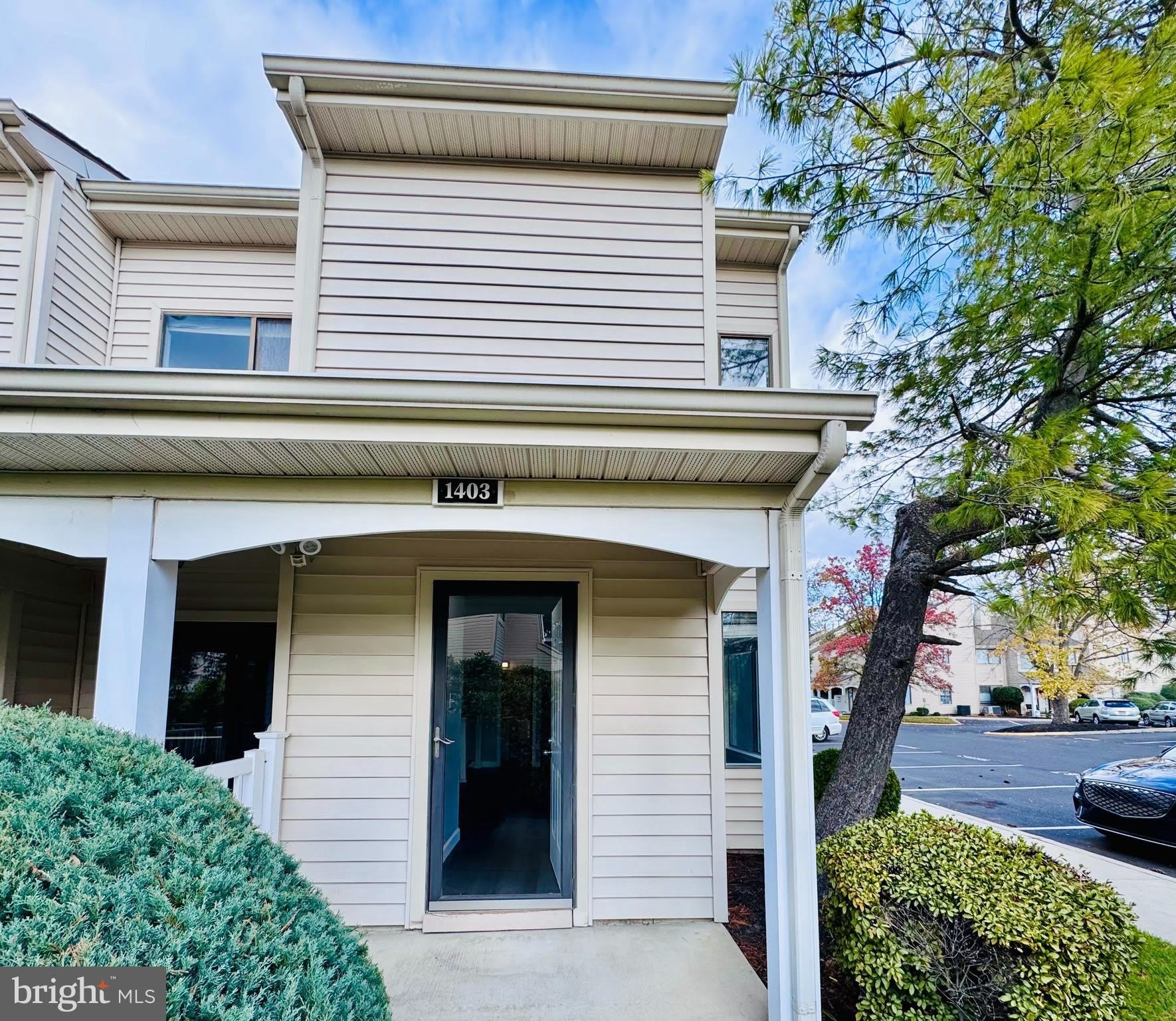 1403 ROBERTS Way – photo 2