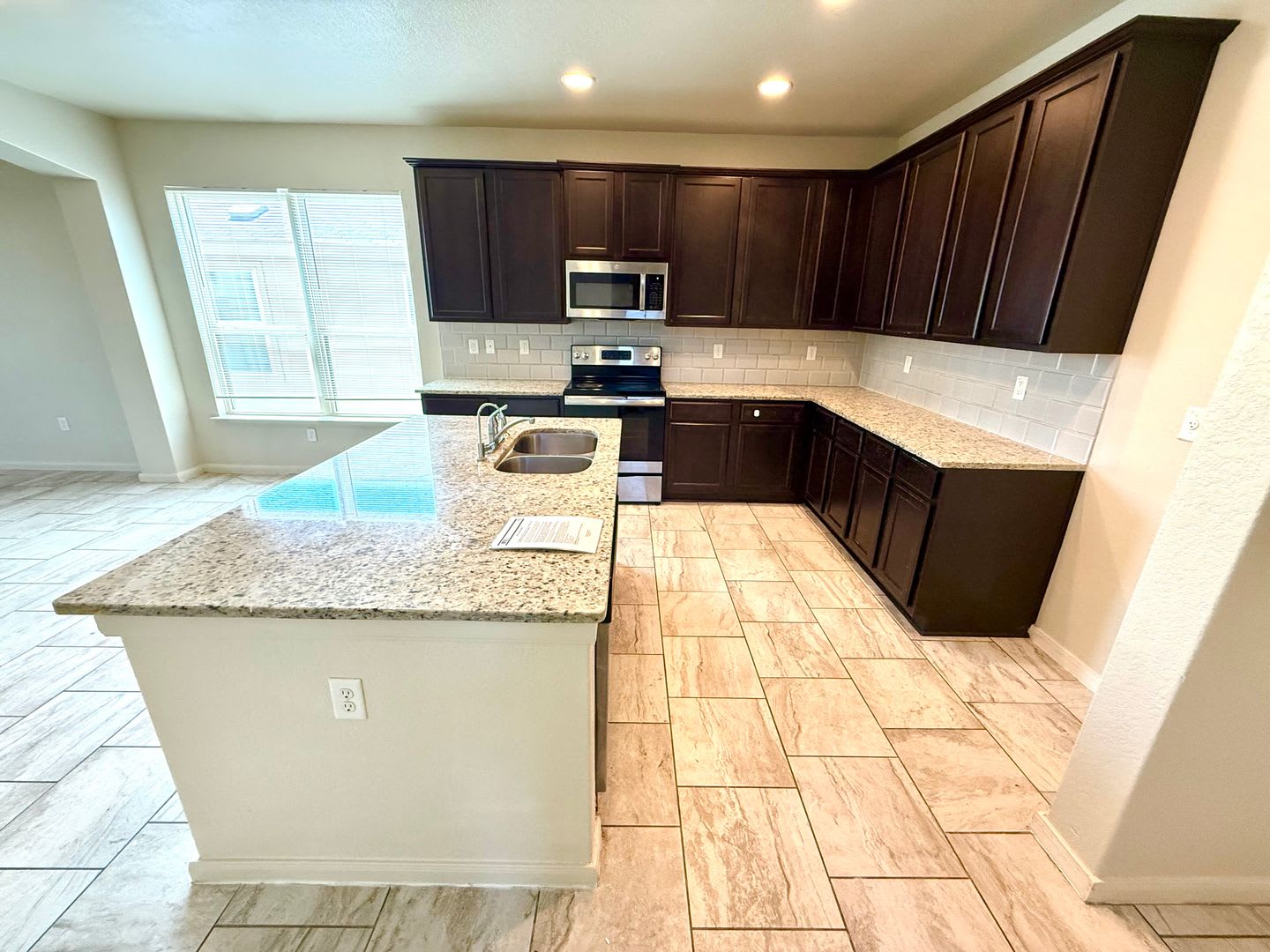 *MOVE IN SPECIAL* Comfort & Convenience – 2-Story Home with Fenced Backyard! – photo 3