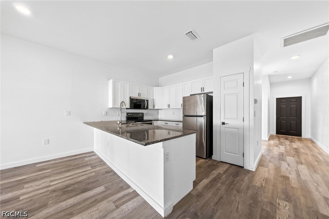 1530 Gilbert Ave S – photo 4