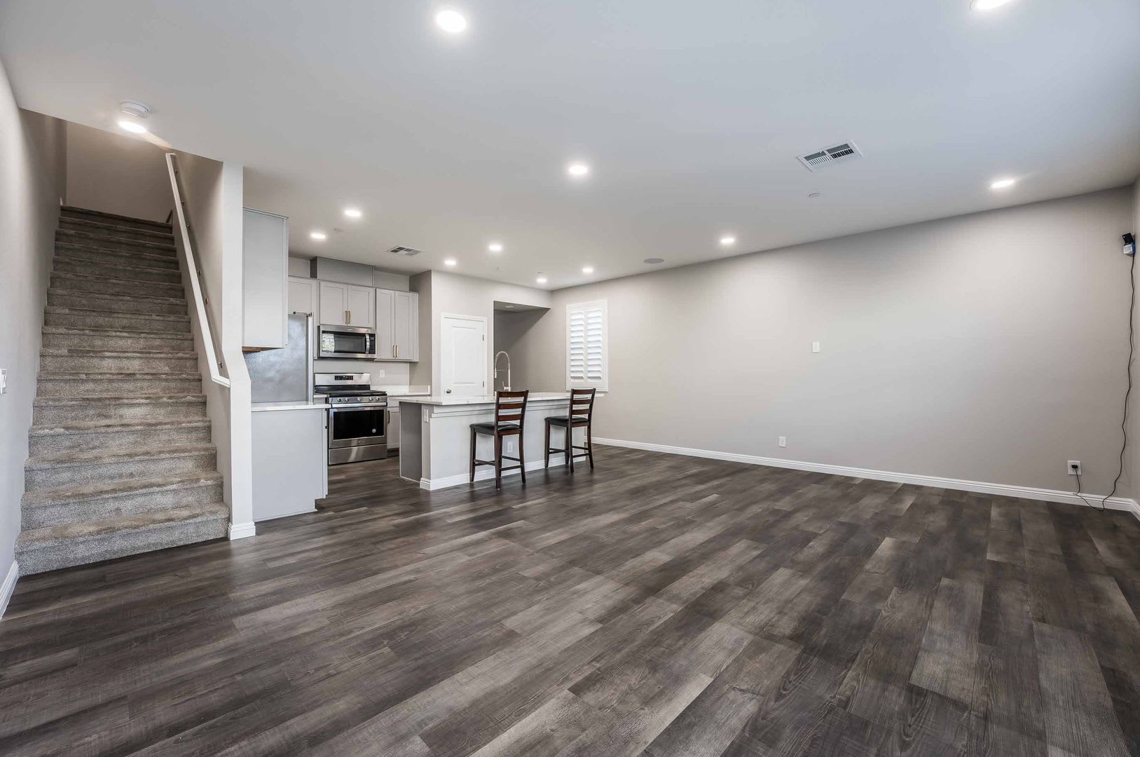 Modern Gated Townhome with Designer Finishes in Southwest Las Vegas! – photo 5
