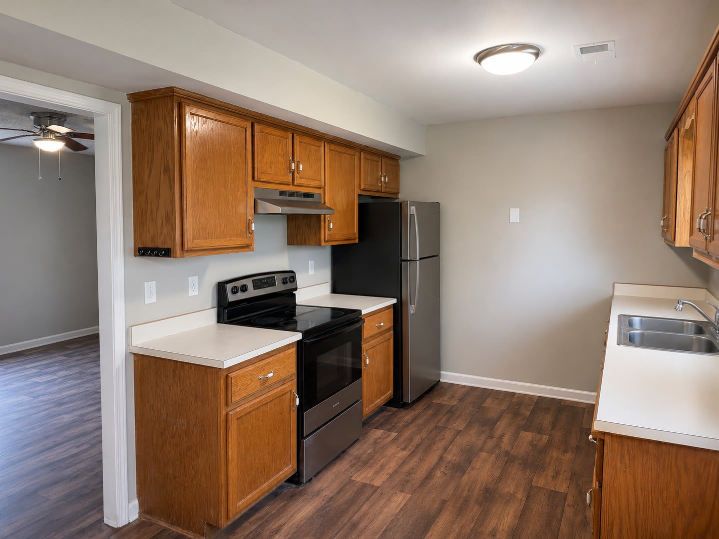 Just listed with upstairs bedrooms! – photo 5