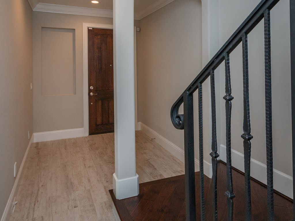 Chic Big City Inspired Brownstone – photo 3